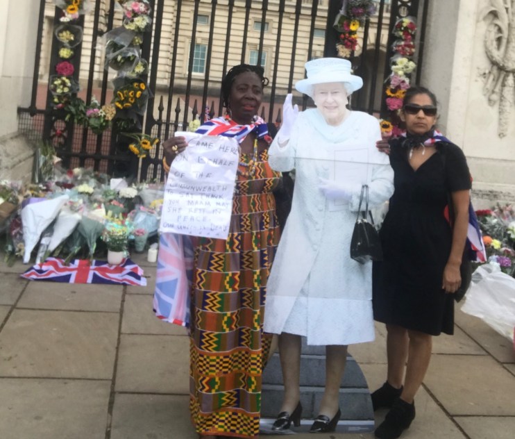 Well-wishers from around the Commonwealth flocked to Buckingham Palace to pay respects to the Queen.
