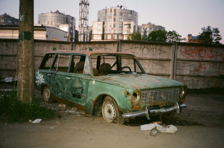 The International Energy Agency (IEA) has called for a global ban on petrol and diesel cars by 2035.