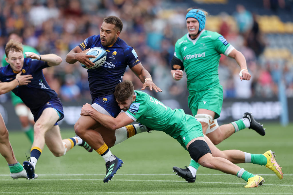 Worcester centre Ollie Lawrence became the first to confirm his departure from the club as the Warriors' crisis deepens.