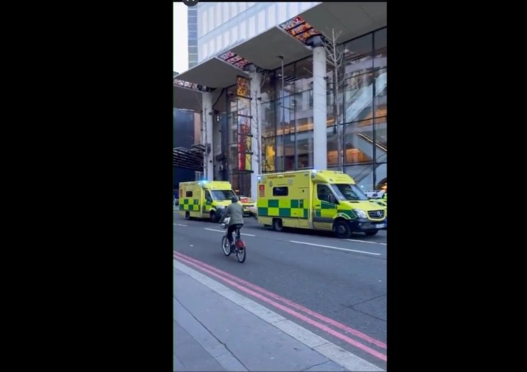 Screenshot from the police cordon in Bishopsgate (Source: Twitter)