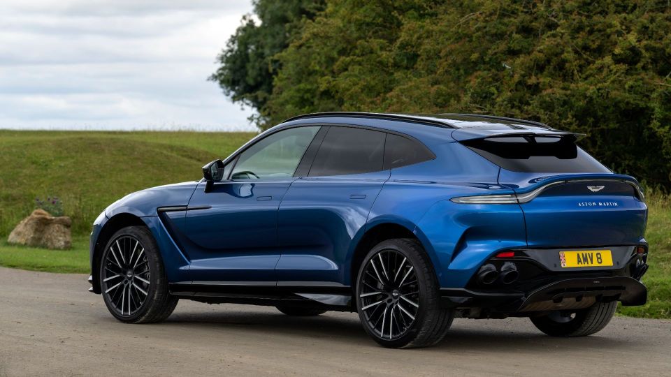 Aston Martin DBX707