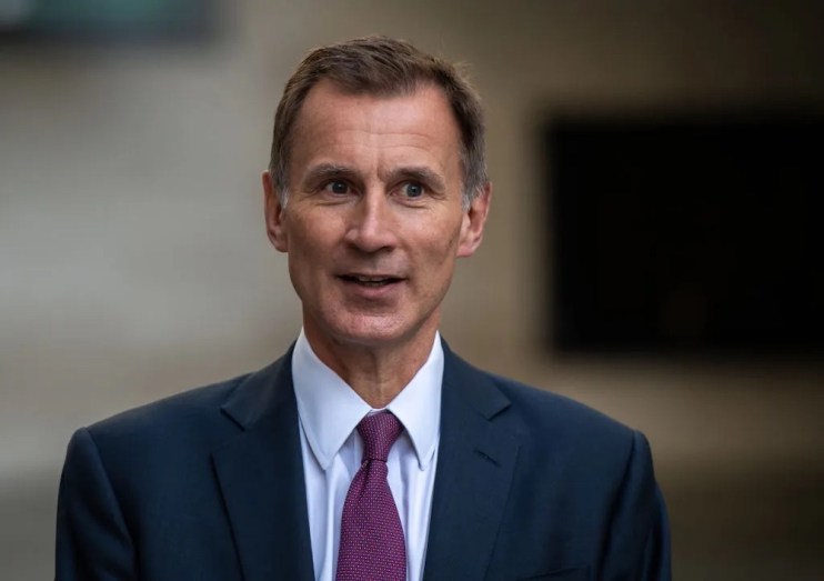 The chancellor made the emergency statement this morning to further calm financial markets and try to restore the government&rsquo;s credibility in the eyes of international investors.