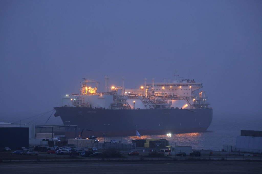 First Regasification Ship For New LNG Terminals Arrives At German Port
