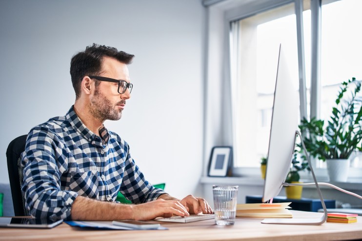 Creating an office space in your abode that is both functional and comfortable is key to remove stress and inspire creativity.