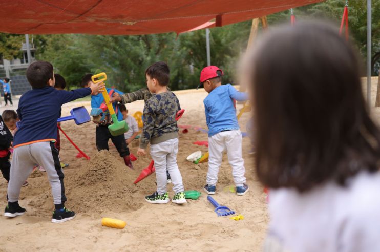 Children play outside in the playground (Photo by Sean Gallup/Getty Images)