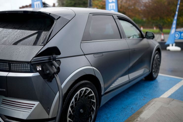 Global investor M&G has given a $40m (&pound;31.9m) boost to Envisics, an augmented reality (AR) firm, to help drive the growth of their holographic displays.