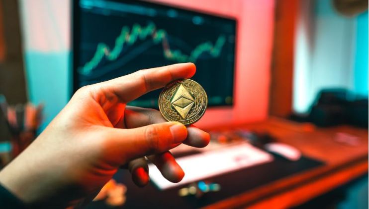 Data from CryptoCompare shows the price of Bitcoin dropped over the last week from around $23,5000 to a $22,000 low