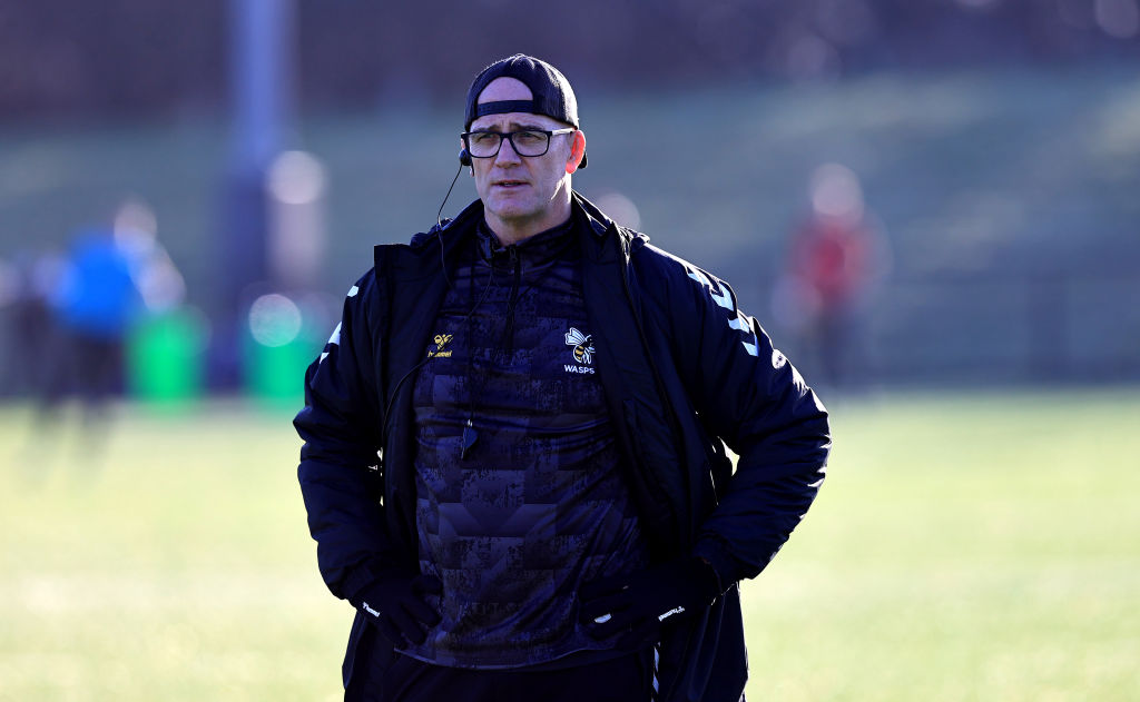 Former England men's assistant coach John Mitchell has been named the new Red Roses head coach.