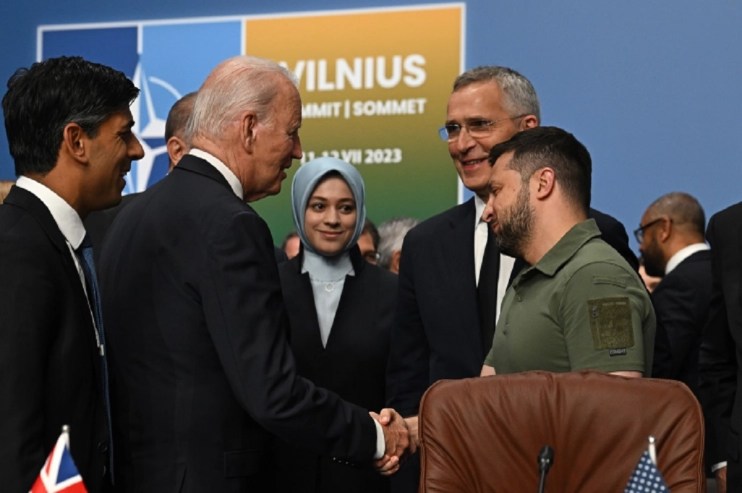 Volodymyr Zelensky shakes hands with Joe Biden as Rishi Sunak and NATO Secretary General Jens Stoltenberg look on. Photo: Paul Ellis/PA Wire