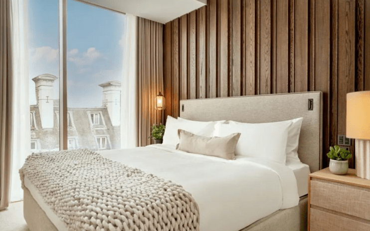 Investment into UK hotels sunk to its lowest level in over a decade last year, as high development costs deterred suitors.&nbsp;