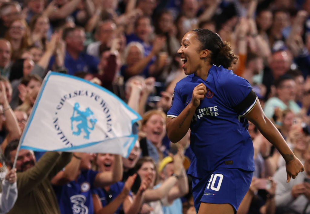 Lauren James netted her first club goal since a dazzling World Cup campaign and new signing Mia Fishel found the back of the net on her Women&rsquo;s Super League debut as defending champions Chelsea beat Tottenham 2-1 to earn the three points at Stamford Bridge.