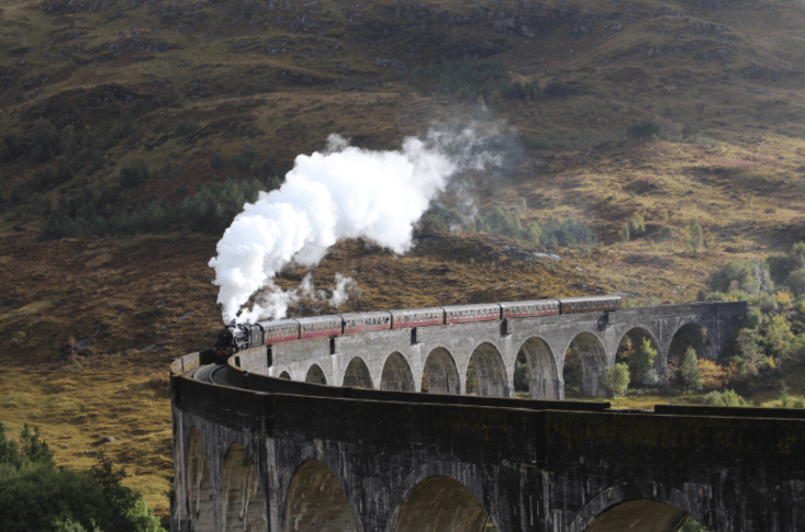 'Black 5' No.45212 crossing Glenfinnan viaduct with The Jacobite Steam Train 05/10/18
