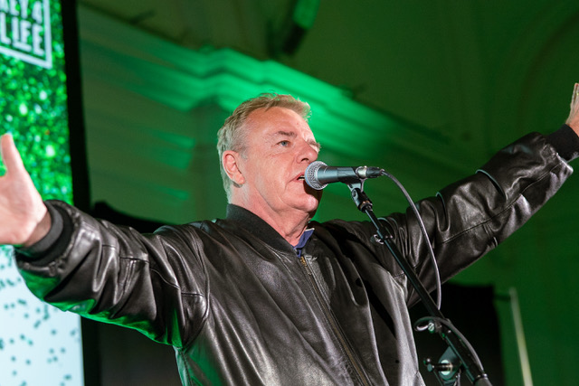 Legendary&nbsp;Madness&nbsp;frontman&nbsp;Suggs&nbsp;challenged&nbsp;300 business people to give ex-offenders another chance.