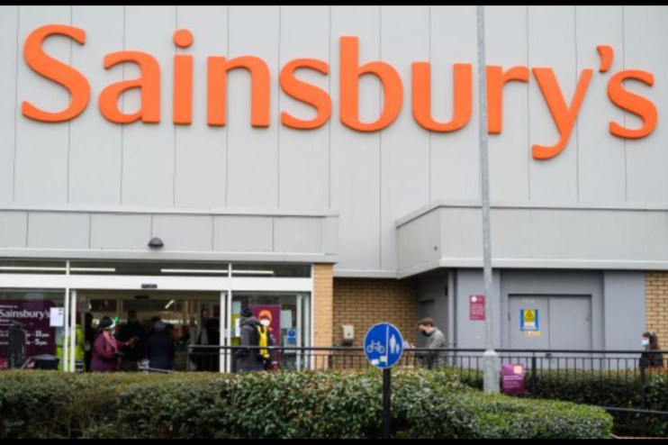 Real estate investors are increasingly competing to snap up UK supermarkets as slow planning processes weigh on developments.&nbsp;