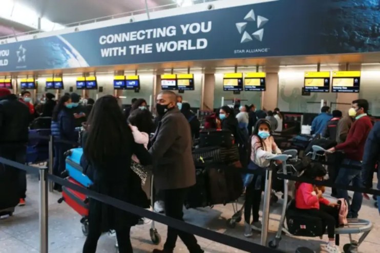 Drop off charges at UK airports have reached the highest level on record amid booming travel demand this summer.