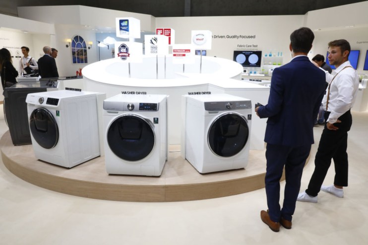 Vending machine company ME Group has seen profits soar, after installing record numbers of its "out of home" washing machines.