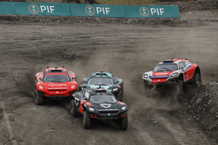 E.ON Next Veloce Racing came out on top in both races at the Scotland Hydro X Prix as Extreme E continued to test its hydrogen car.