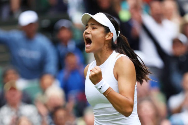Emma Raducanu&rsquo;s hotly anticipated return to Wimbledon concluded with a straight sets victory over Renata Zaraz&uacute;a.