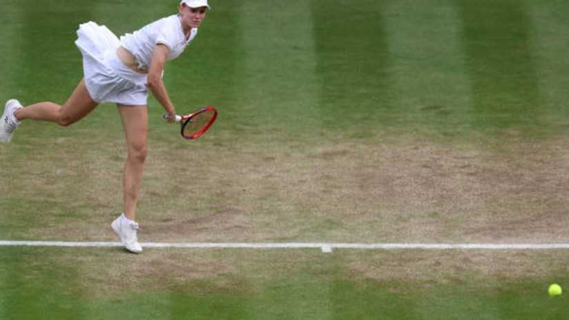 Former Wimbledon champion Elena Rybakina stormed into the semi-finals at the All England Club yesterday with a domineering 6-3 6-2 victory over Elina Svitolina.