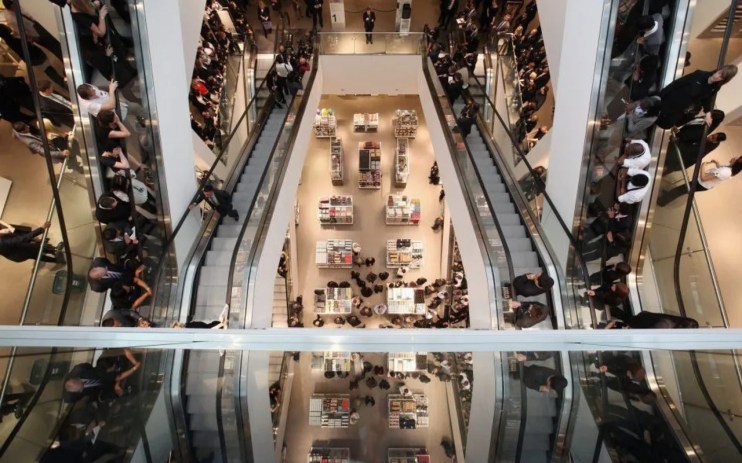 Hammerson&nbsp;has sold its interest in the company behind Bicester Village in a deal worth&nbsp;&pound;1.5bn