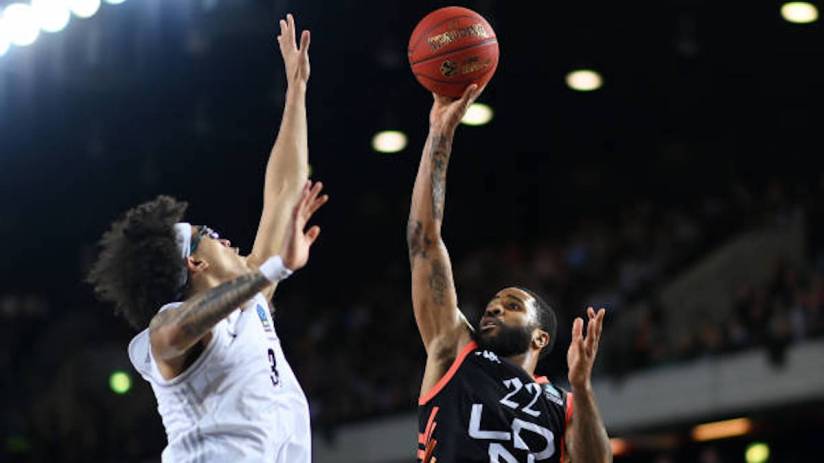 British basketball champions London Lions have been bought out of administration by Lithuanian group Tesonet and Zalgiris Kaunas.