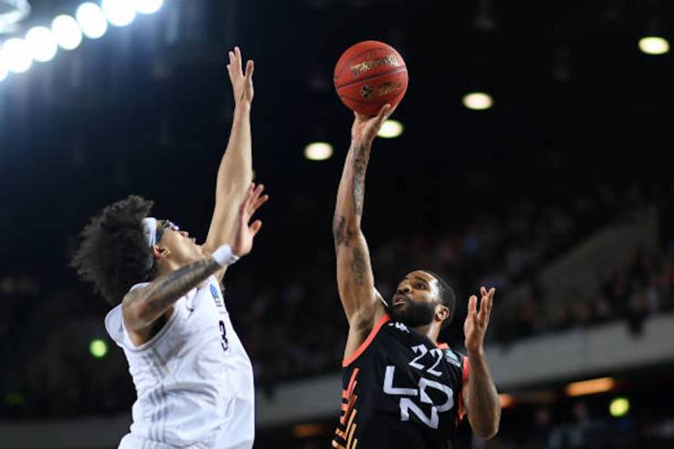 British basketball champions London Lions have been bought out of administration by Lithuanian group Tesonet and Zalgiris Kaunas.