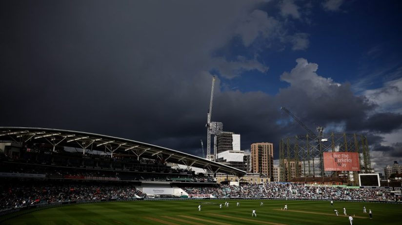 An England collapse combined with a steady start to Sri Lanka&rsquo;s second innings has left the tourists within reach of victory at the Oval.