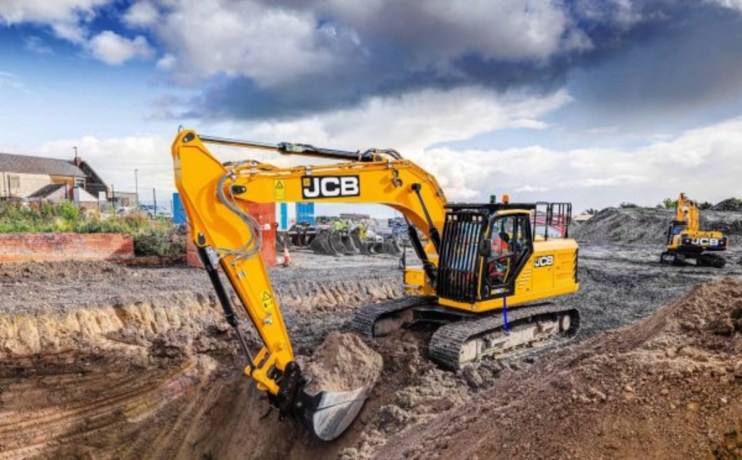 JCB reported a steep 44.5 per cent rise in pre-tax profit to &pound;805.8m, despite wider struggles in the UK housebuilding market.