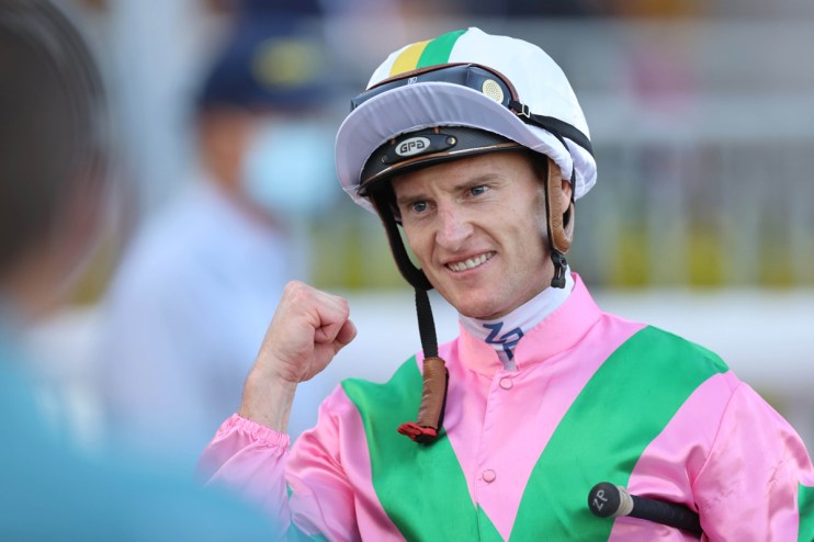 Zac Purton riding a horse during a race in the Lung Kong Handicap, representing the successful Purton-Size partnership.