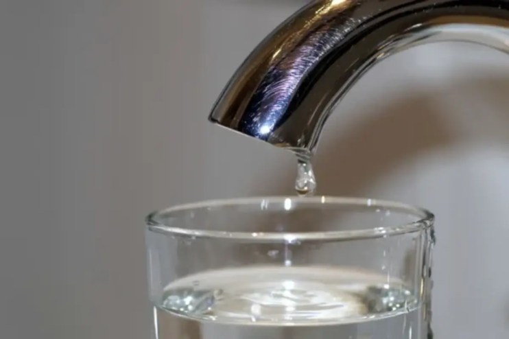 Macquarie is to invest &pound;1.2bn into Southern Water in a move that could prevent a breach of its regulatory license.