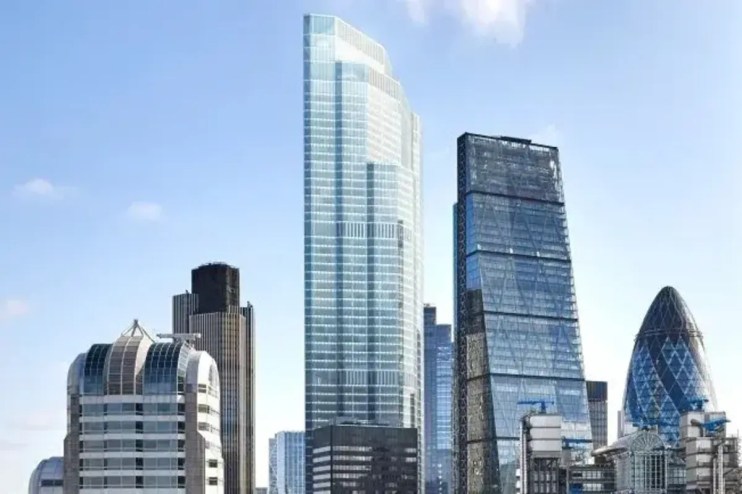 London skyline featuring 22 Bishopsgate during January, symbolizing the rising salaries of City lawyers at major law firms.