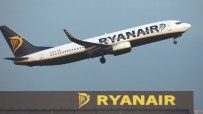 Elon Musk and Ryanair CEO Michael O&rsquo;Leary face off amid acquisition rumors in a business meeting setting
