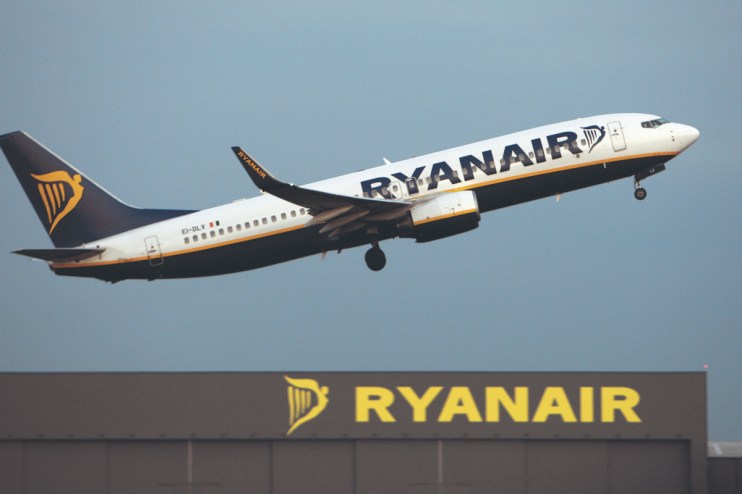 Elon Musk and Ryanair CEO Michael O&rsquo;Leary face off amid acquisition rumors in a business meeting setting
