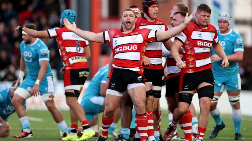 Gloucester Rugby has been forced to remove a Russian flag from the shirt of one of their players after a complaint from a fan.