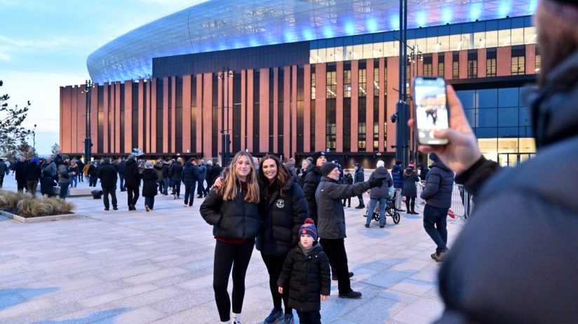 Everton's new stadium has lessons for Manchester United, says architect Dan Meis