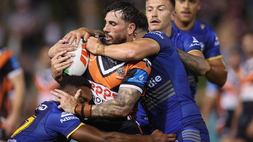 Australia's rugby league competition the NRL could buy England's Super League after posting record revenues of &pound;377m.