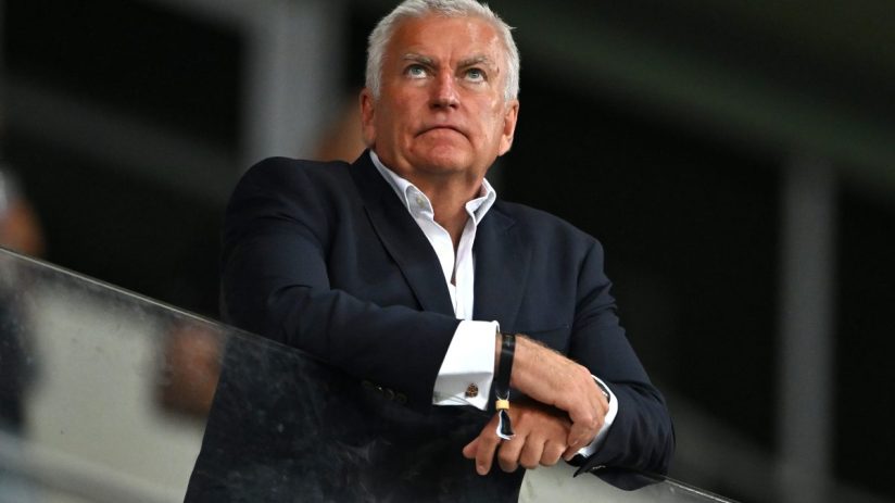 Bill Sweeney could be ousted as Rugby Football Union chief executive this evening when member clubs vote on his future.