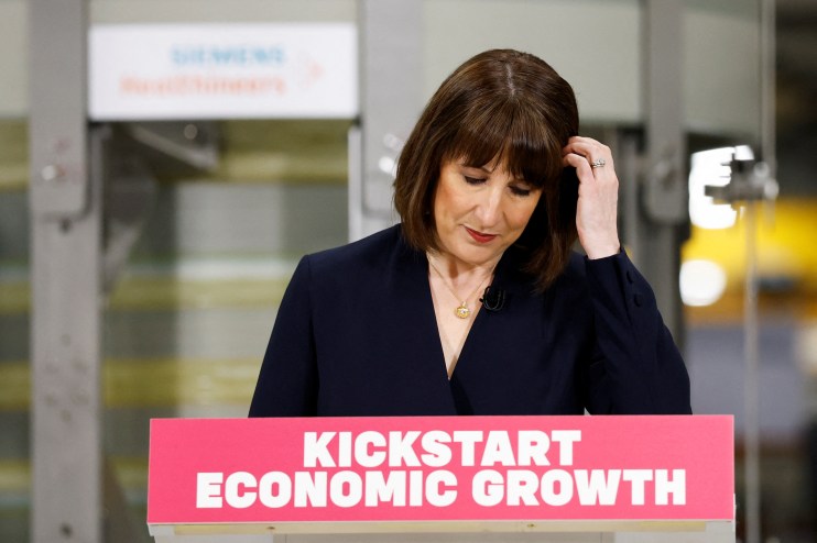 EYNSHAM, ENGLAND - JANUARY 29: British Chancellor Rachel Reeves gestures during a speech on economic growth for Britain at Siemens Healthineers on January 29, 2025 in Eynsham, England. Chancellor Rachel Reeves is delivering a speech outlining the government's plans to boost economic growth through a raft of new investment and regulatory measures. The speech comes following months of criticism over the Labor government's handling of the economy. (Photo by Peter Cziborra - WPA Pool/Getty Images)