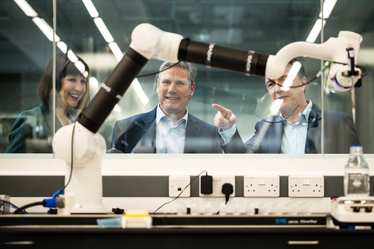 LIVERPOOL, ENGLAND - OCTOBER 08: Leader of the Labour Party Keir Starmer (C) and Shadow Chancellor Rachel Reeves (L) view robotic equipment during a visit to the Materials Innovation Factory on October 08, 2023 in Liverpool, England. The Labour Leader and Shadow Chancellor are in Liverpool for the party's annual Conference. (Photo by Leon Neal/Getty Images)