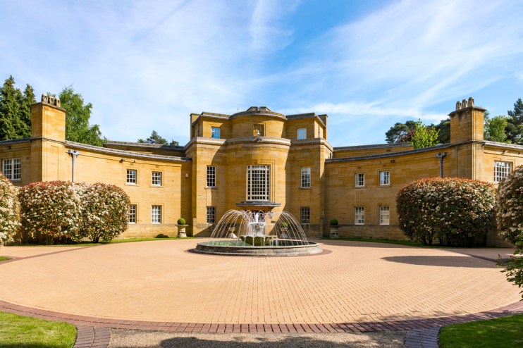 HAMSTONE HOUSE in St Georges Hill, the former UK home of Russian oligarch and billionaire Oleg Deripaska. Credit: Beauchamp Estates