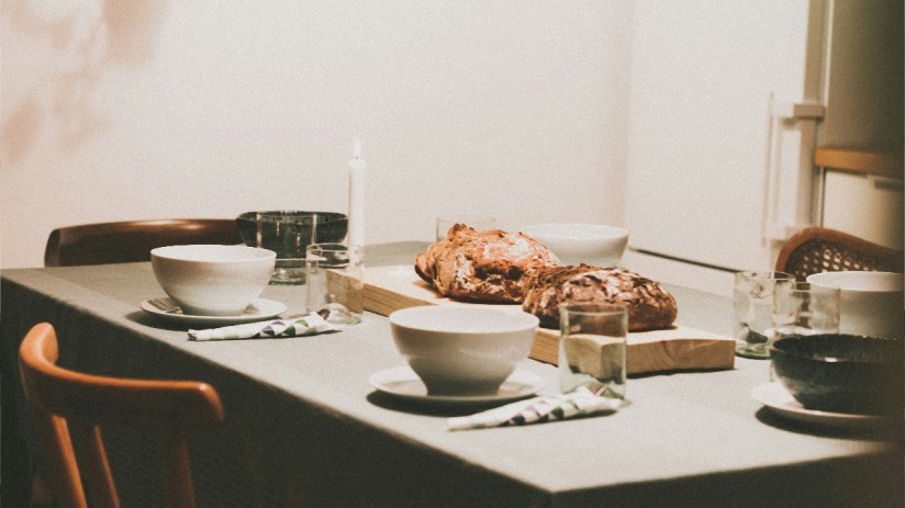 A bare table is merely a battlefield without any soldiers (picture by Brina Blum)