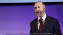 Jonathan Reynolds addressing the SMMT's annual International Automotive Summit (image courtesy of SMMT)