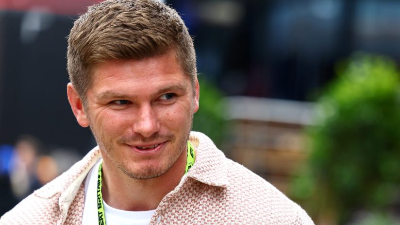 Former England rugby captain Owen Farrell has returned to the Premiership after Saracens paid a reported &euro;200,000 to release from his French contract.