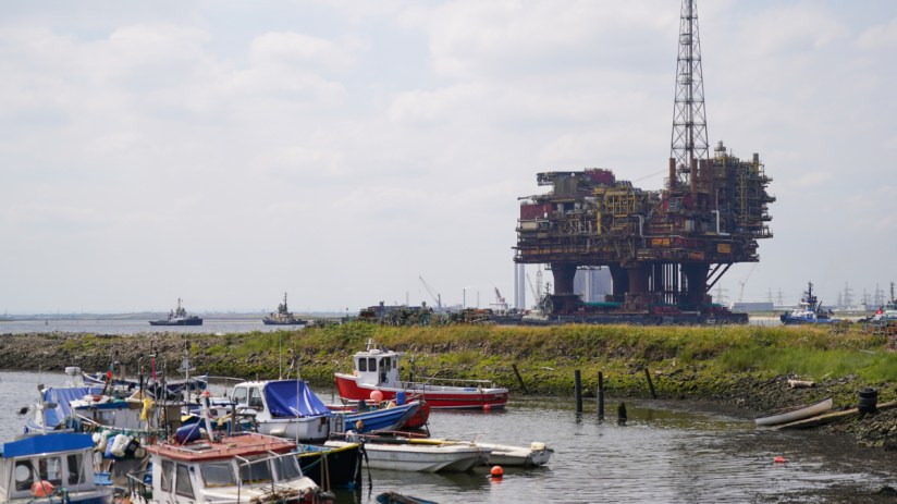 Picture of oil rig.