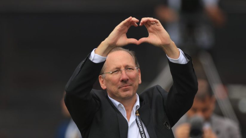 John Textor says he is ready to sell his stake in Crystal Palace to avoid the club being kicked out of the Europa League due to rules on multi-club ownership.