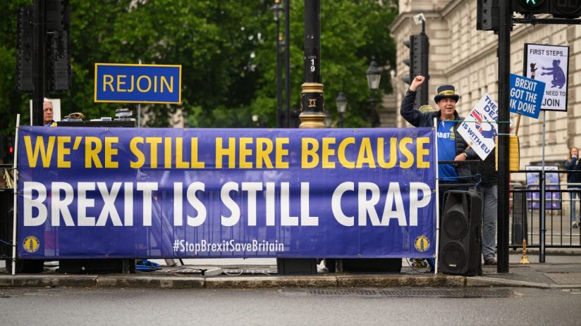 LONDON, ENGLAND - MAY 21: Anti-Brexit campaigner Steve Bray sings along to satirical songs and taunts politicians during his weekly protest in Parliament Square, to coincide with the Prime Minister's journey to the PMQ session in the House of Commons, on May 21, 2025 in London, England. (Photo by Leon Neal/Getty Images)