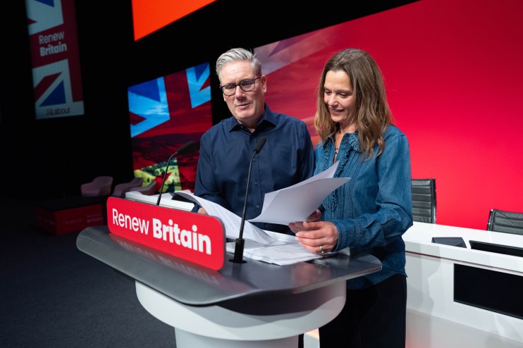 Keir Starmer rehearses his speech with wife Victoria