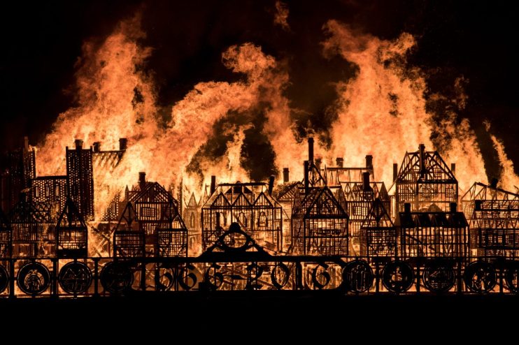A 120-metre long wooden model of London's 17th-century skyline burns on the River Thames after it was set alight in a dramatic retelling of the story of the Great Fire of London on September 4, 2016 in London, England. The event commemorated the 350th anniversary of the Great Fire of London. (Photo by John Phillips/Getty Images)