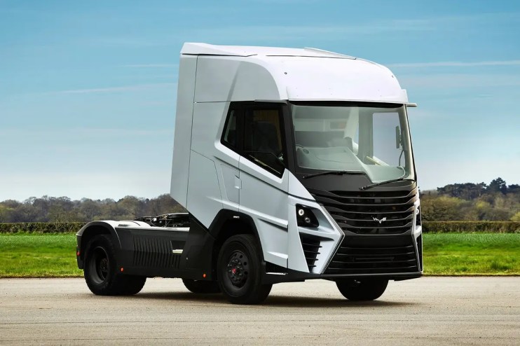 HVS unveils UKs first zero-emission hydrogen electric HGV with class-leading 370-mile range on display.