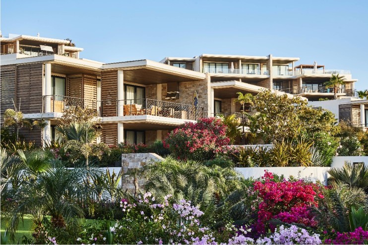 Scenic view of Los Cabos coastline with clear blue waters and rugged cliffs, highlighting popular tourist destination.